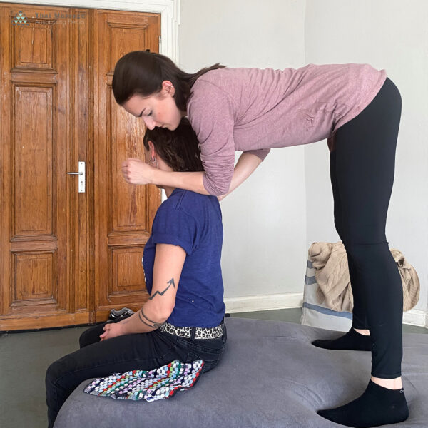 Thai Massage auf der Massageliege